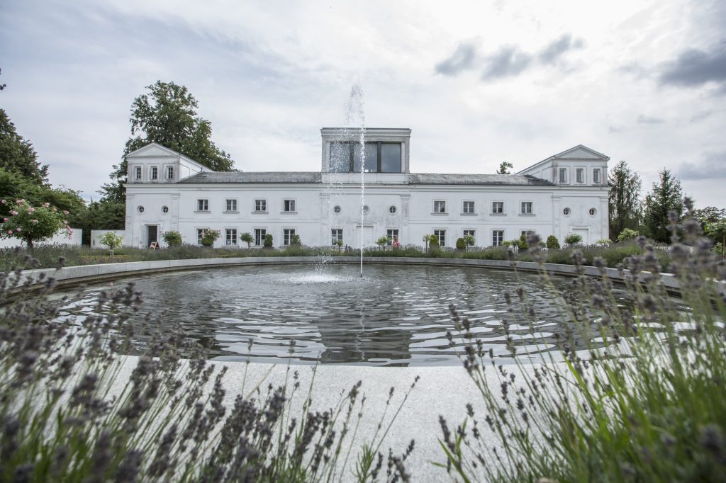 Die Orangerie mit der Kulturstiftung Rügen befindet sich im Schlosspark Putbus.